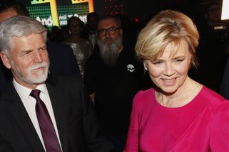 Předpověď Šándora se naplnila. Pavel přiletěl volit, první dáma mu to podle experta neulehčuje